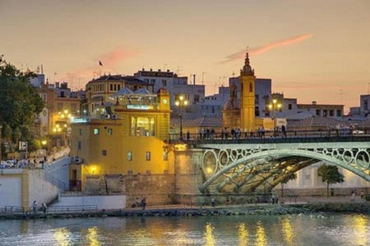 Ferienwohnung Atico Aire De Triana Sevilla Exterior foto